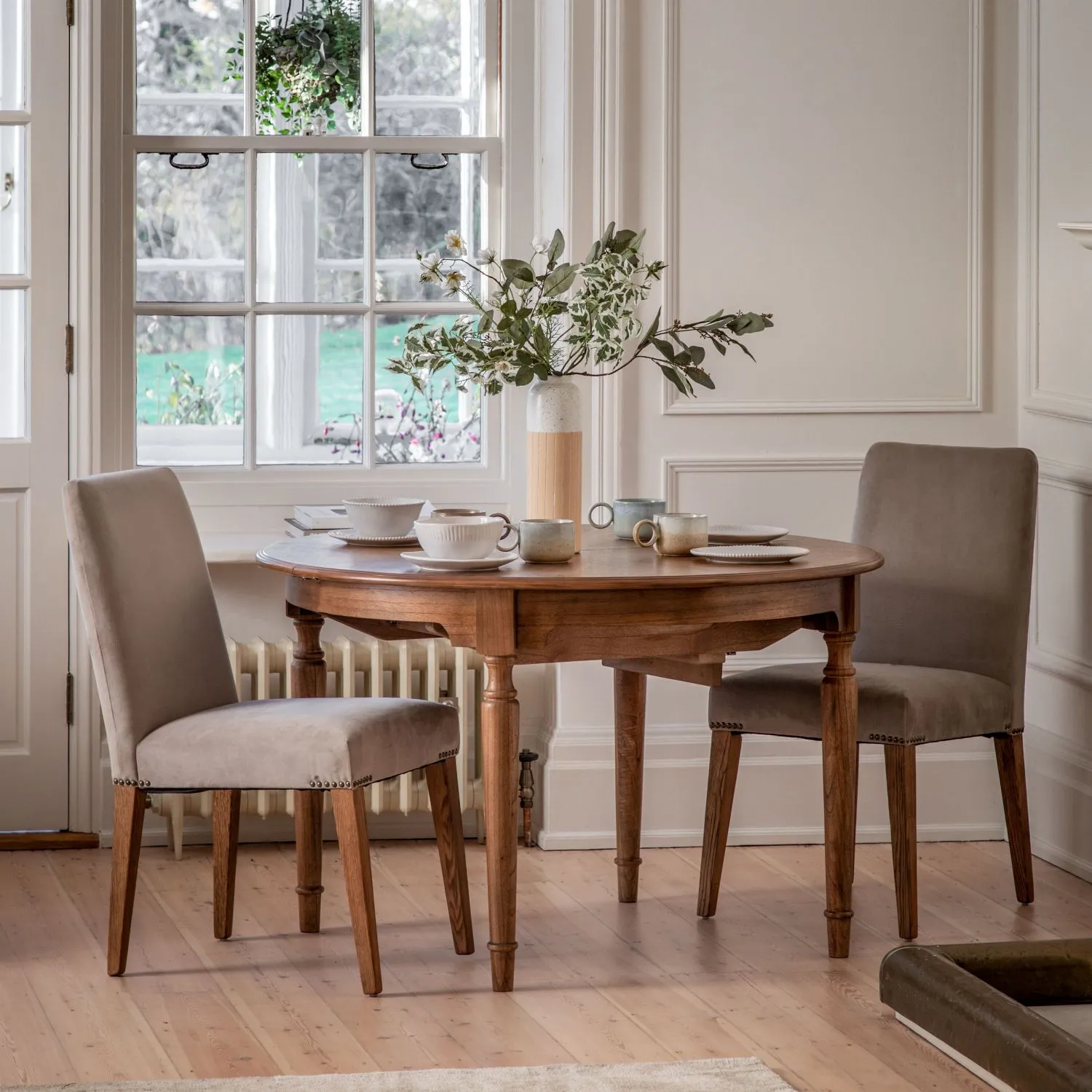 Traditional Mindi Dark Wood Round Extending Dining Table